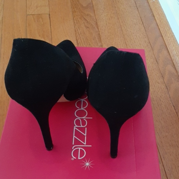 Black High Heeled Pump - Picture 3 of 4